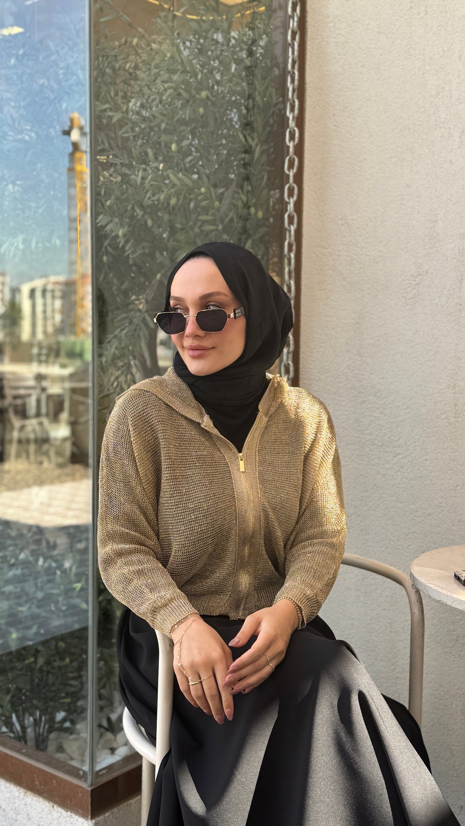 Aura Hırka