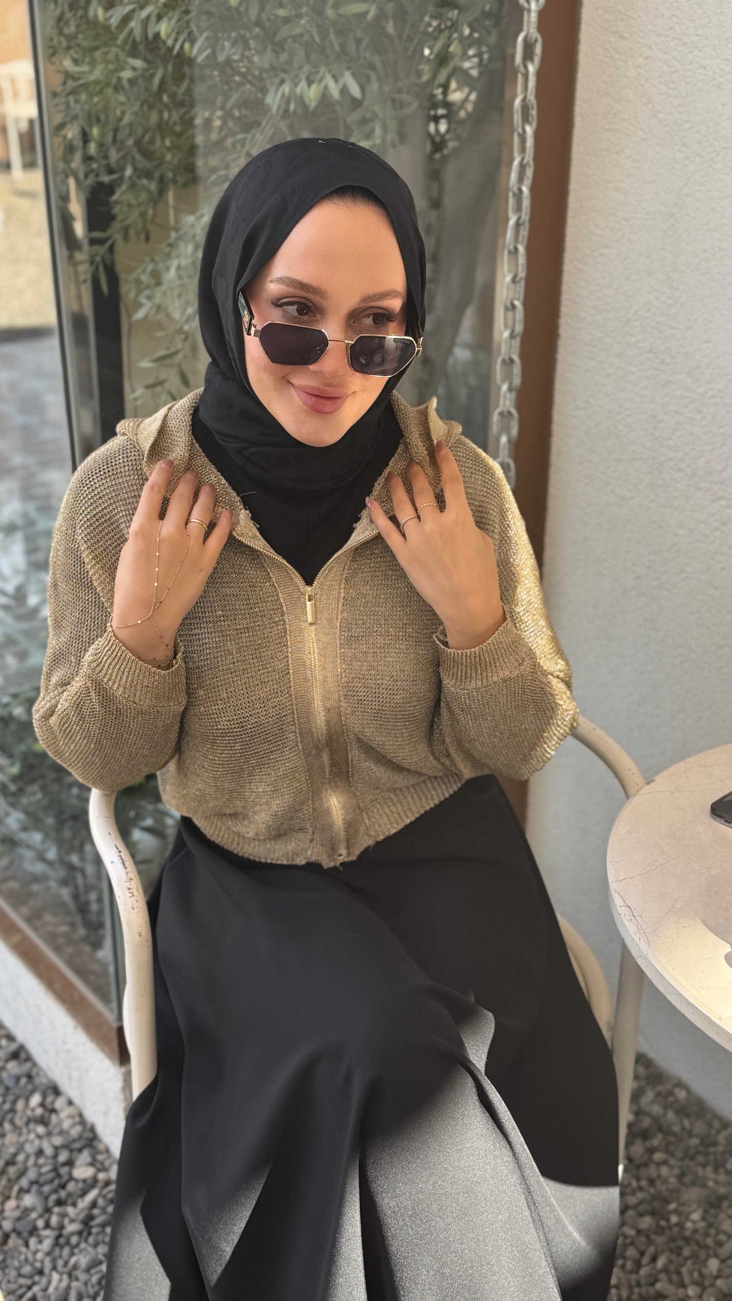 Aura Hırka