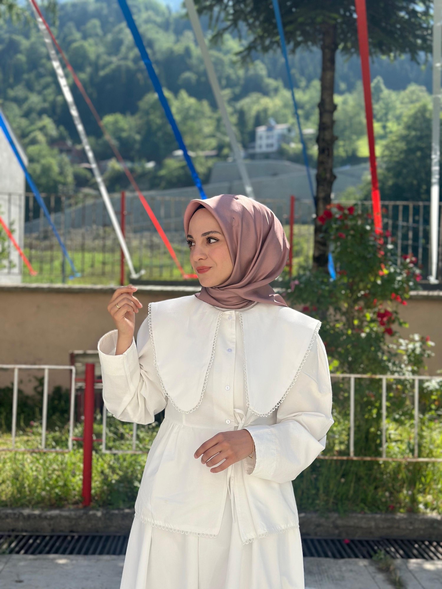 Yakalı Etekli Takım Beyaz