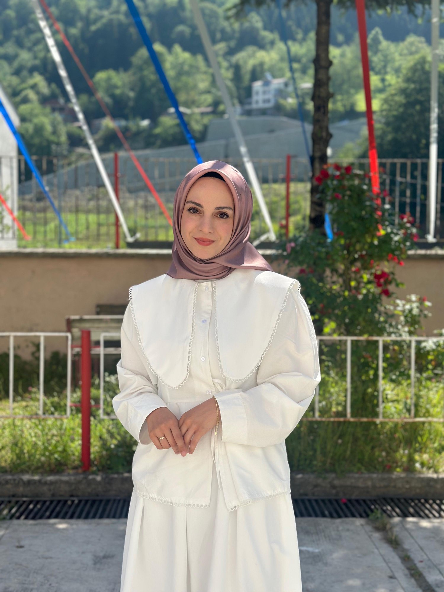 Yakalı Etekli Takım Beyaz