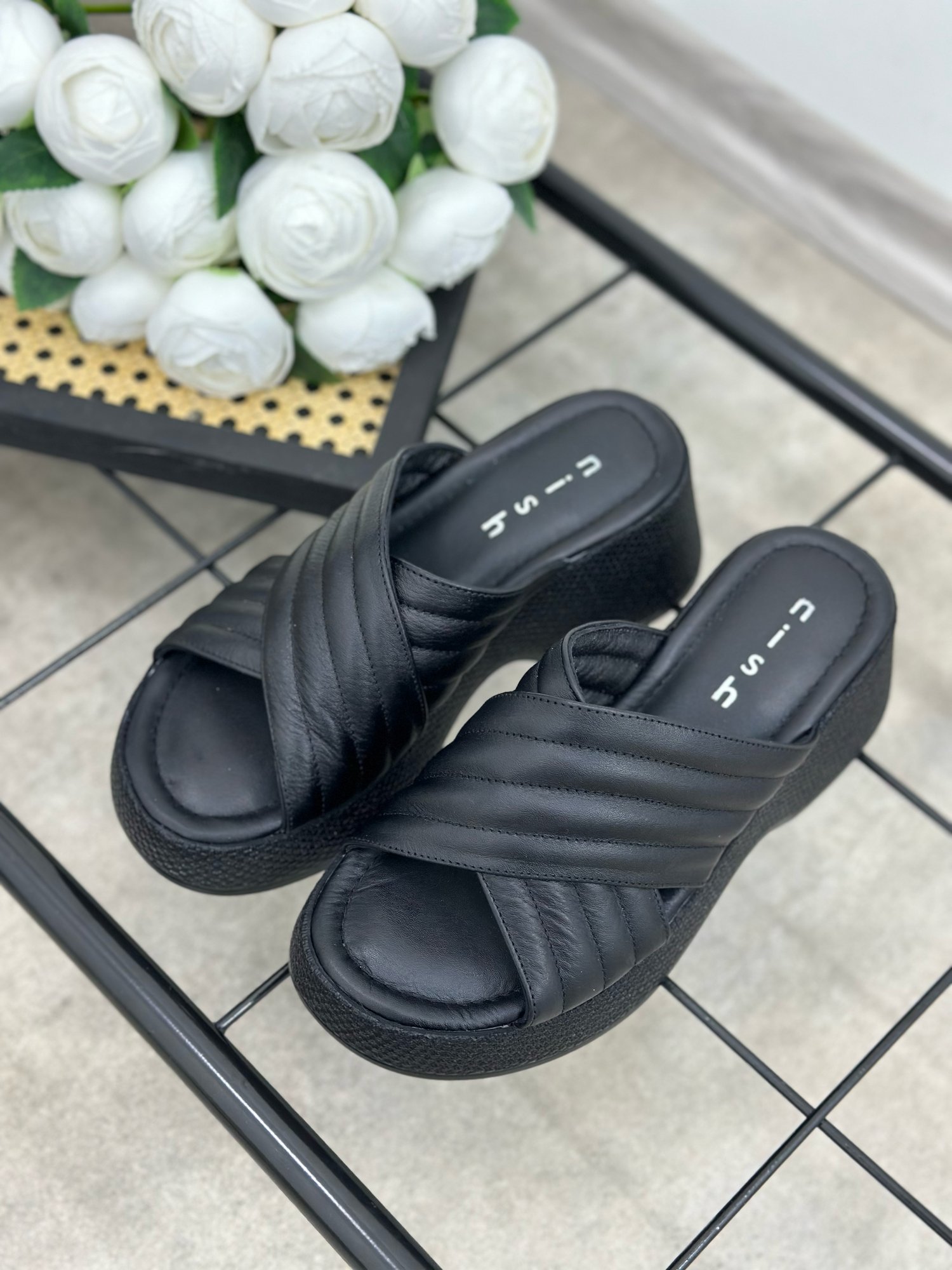 Hakiki Deri Terlik | SİYAH