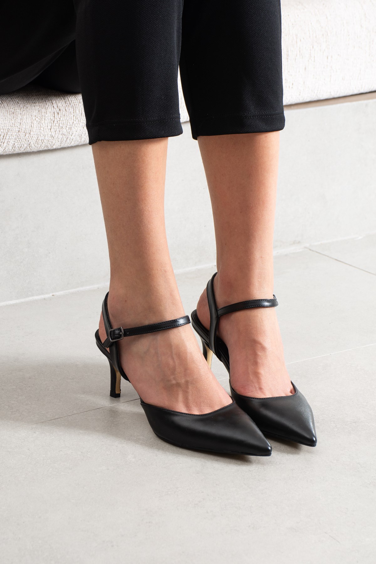 Nevers Kadın Siyah Deri Kısa Topuklu Stiletto Ayakkabı