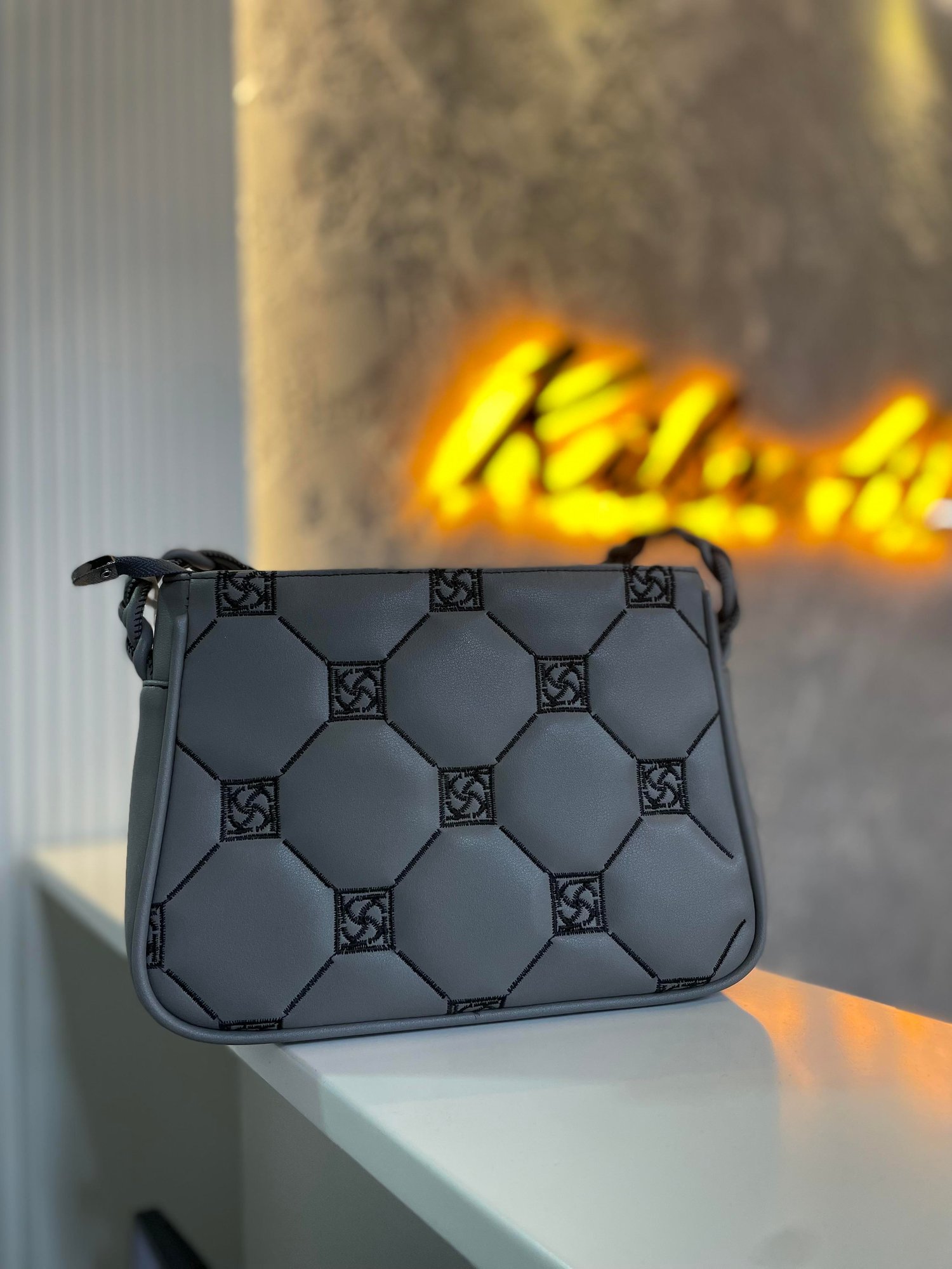 0038 Kayra Logolu Nakış Detaylı Çanta