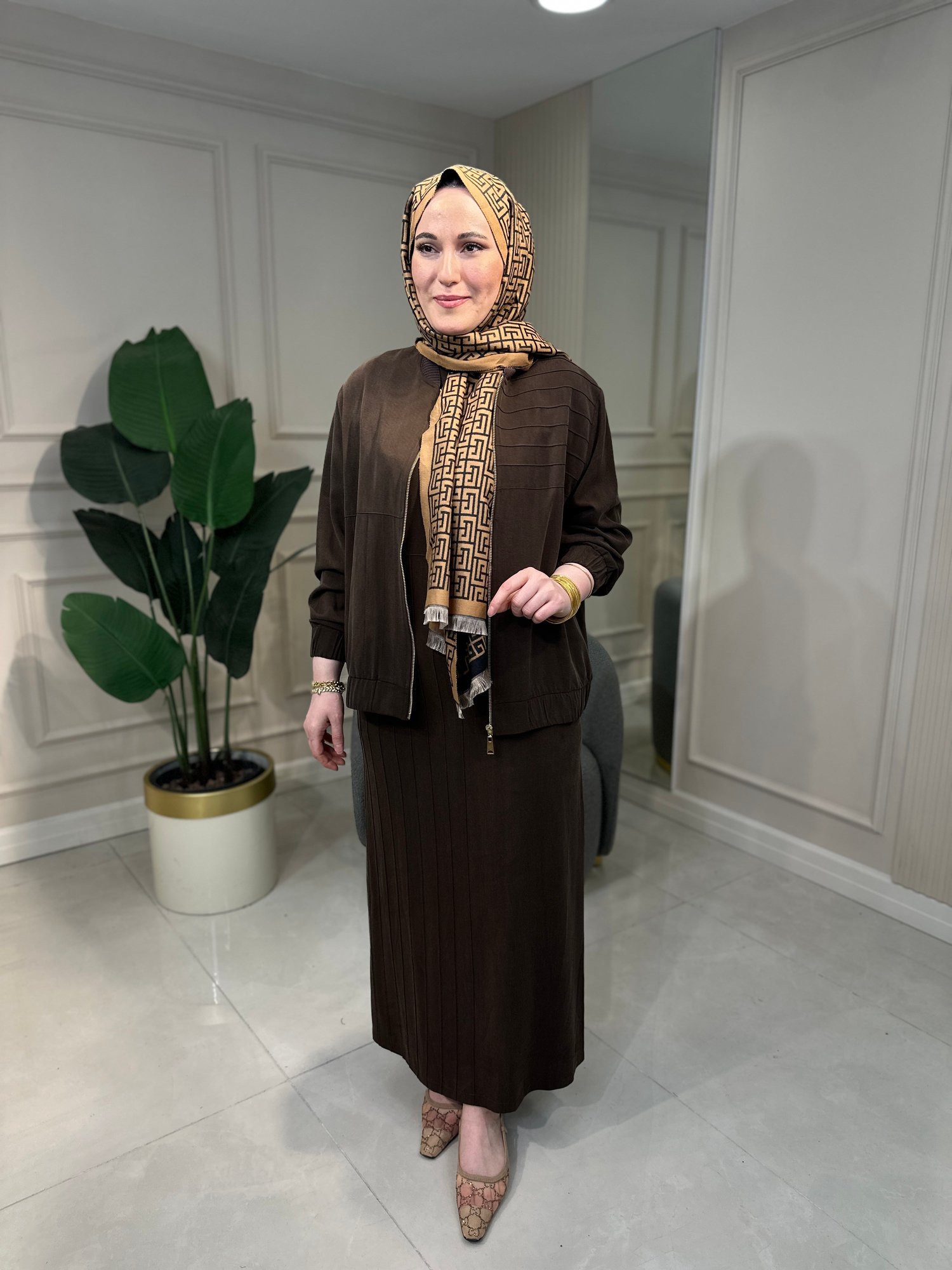 1036 Elbiseli takım