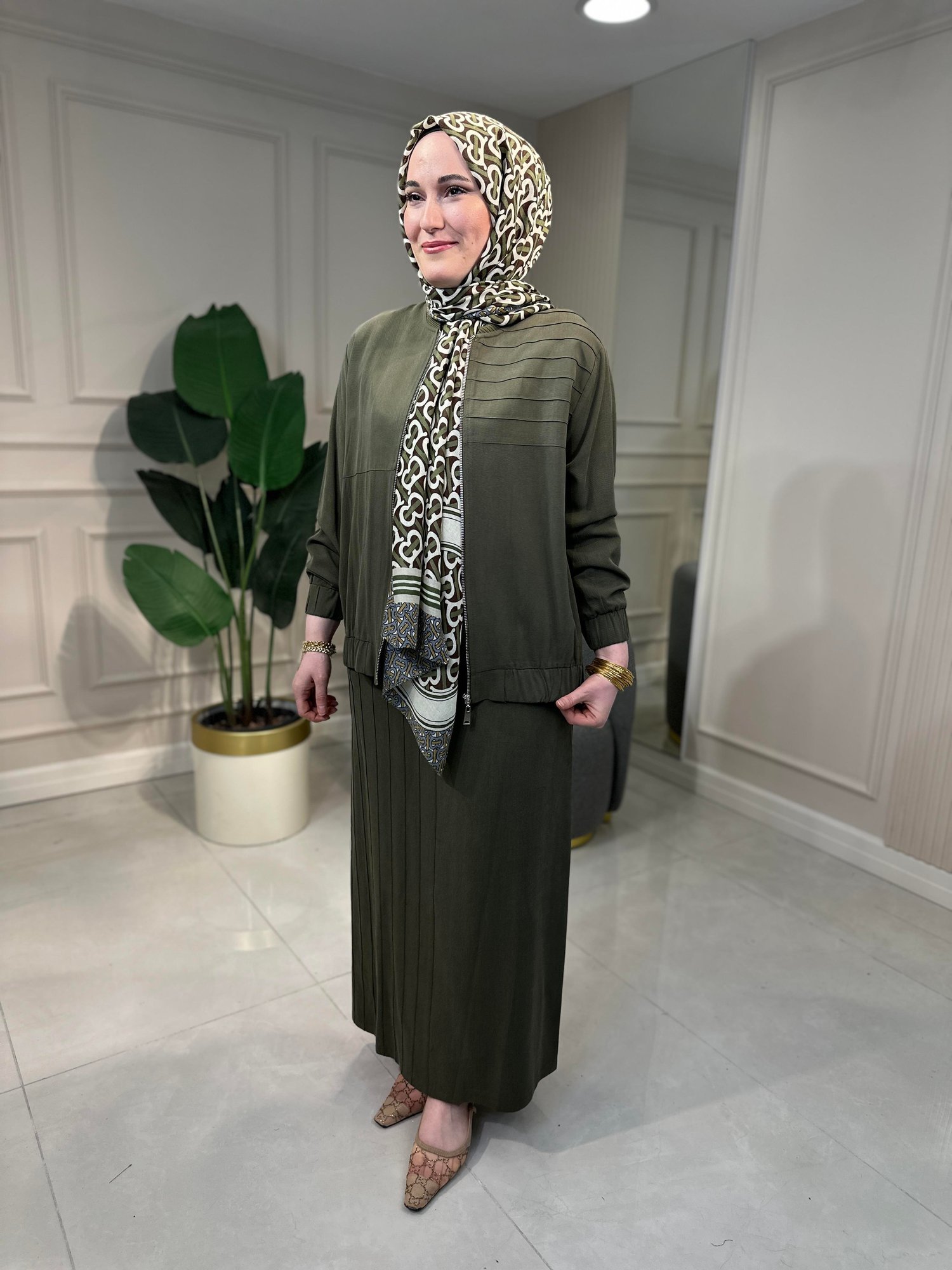 1036 Elbiseli takım