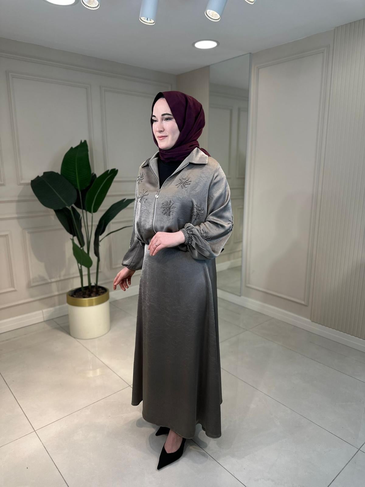 14371 Aksesuar Detaylı Etekli Takım