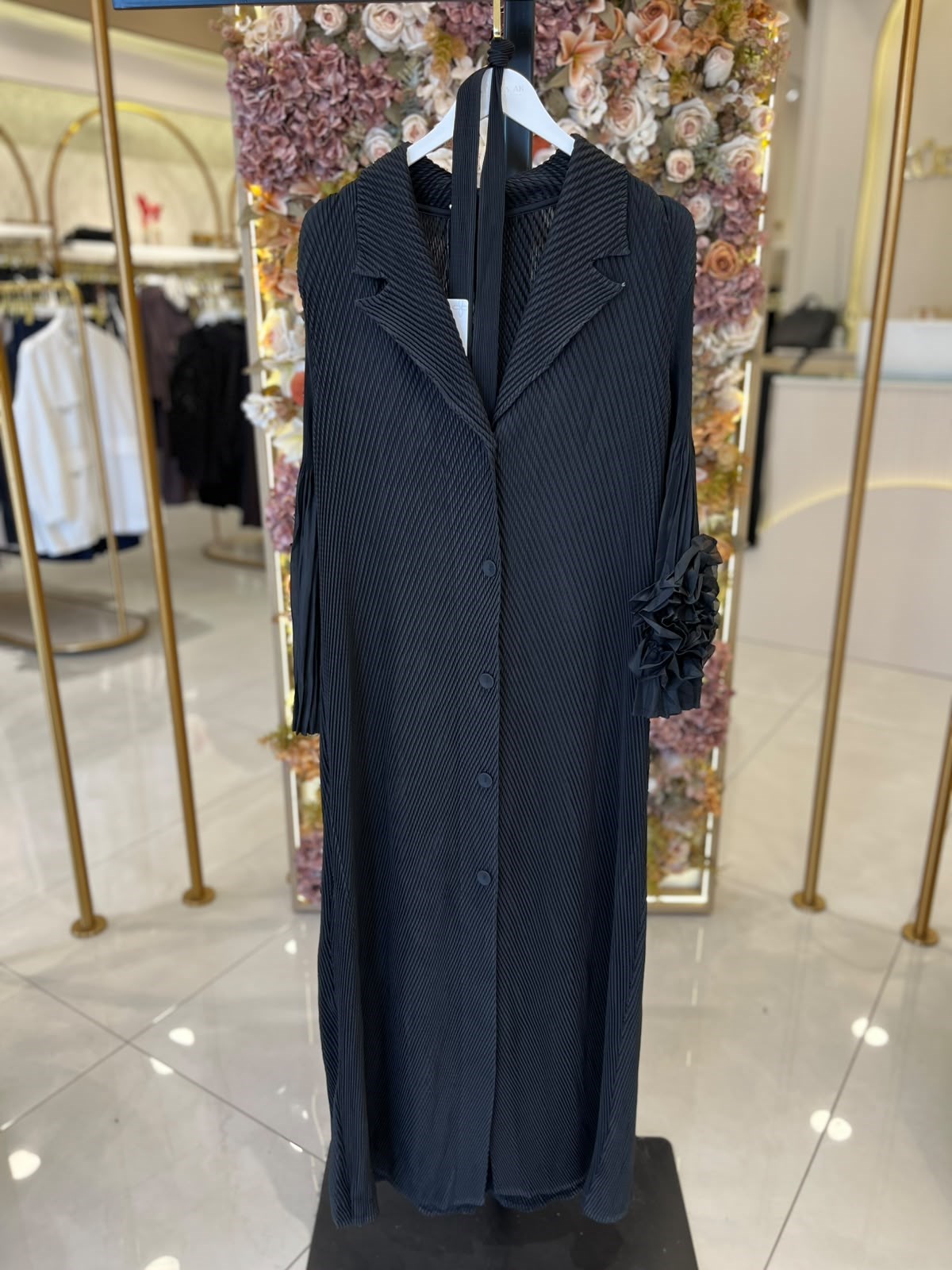 26032 Akordion Gül Detaylı Abaya