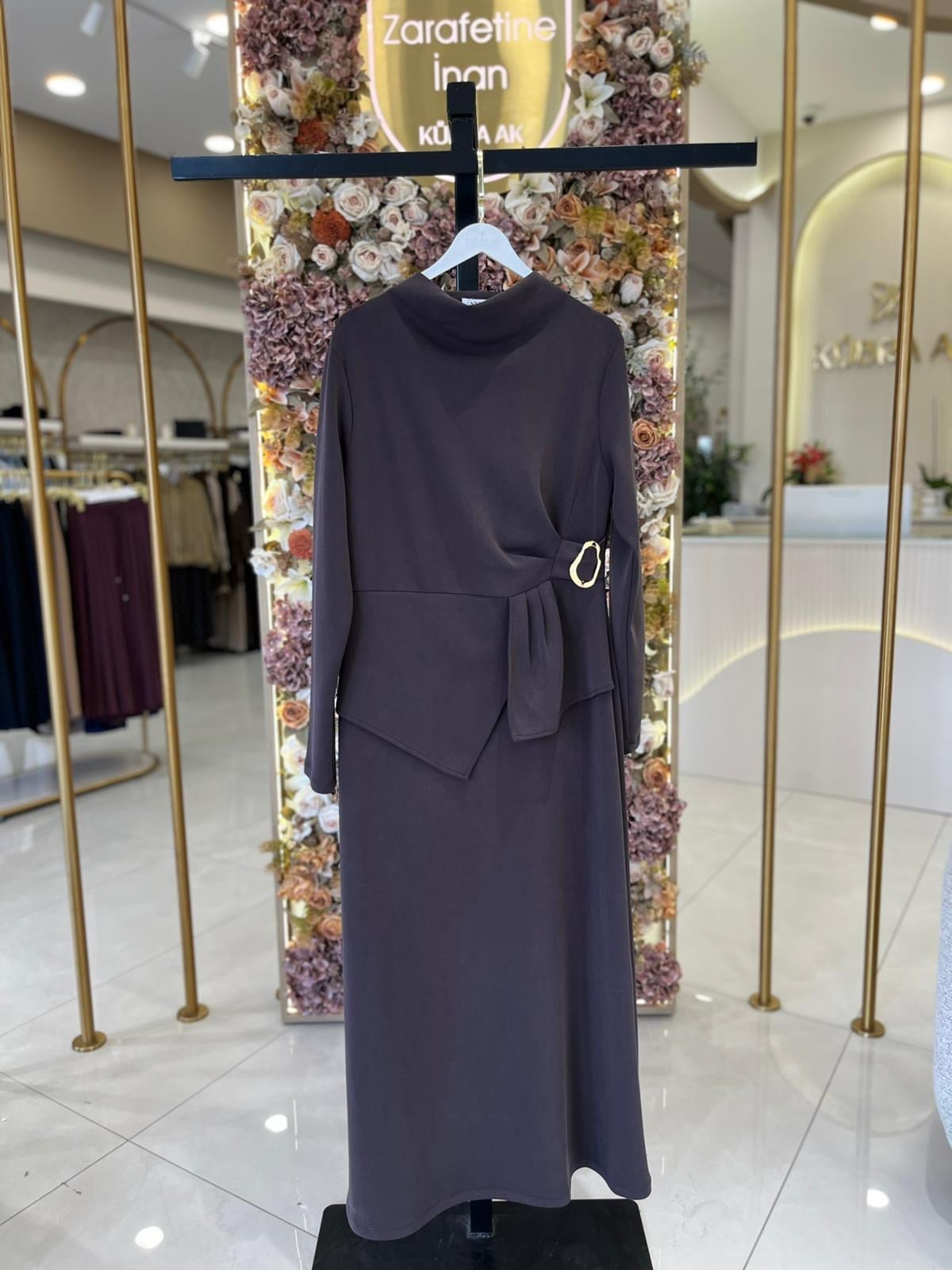 27K2051 Nuss Elbise