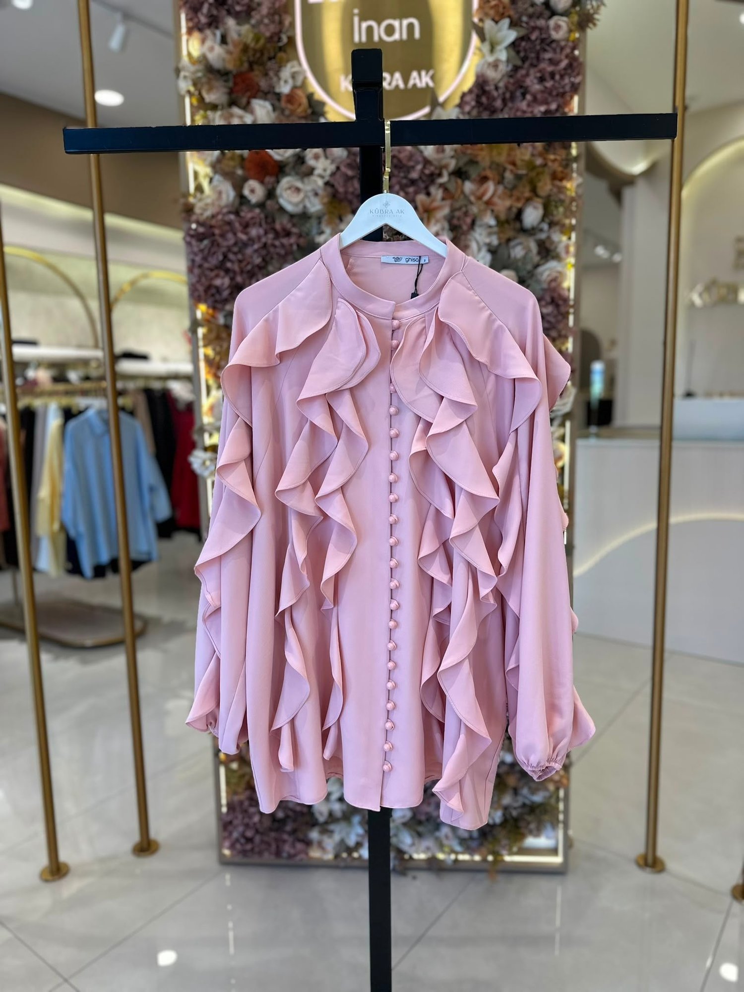 4335 Ghisa Tunik