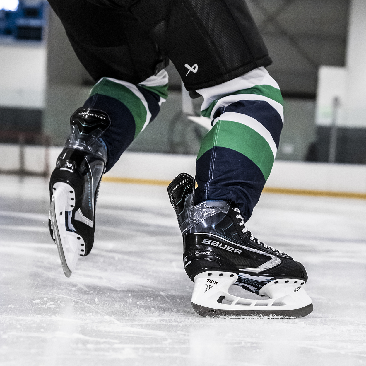 BAUER Supreme F30 INT Buz Hokeyi Pateni