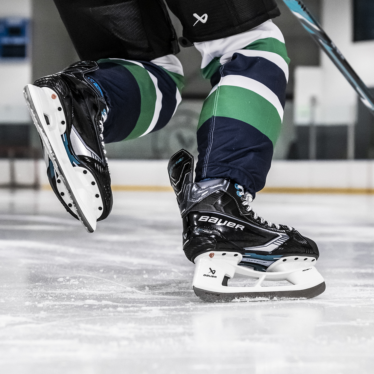 BAUER Supreme F40 INT Buz Hokeyi Pateni