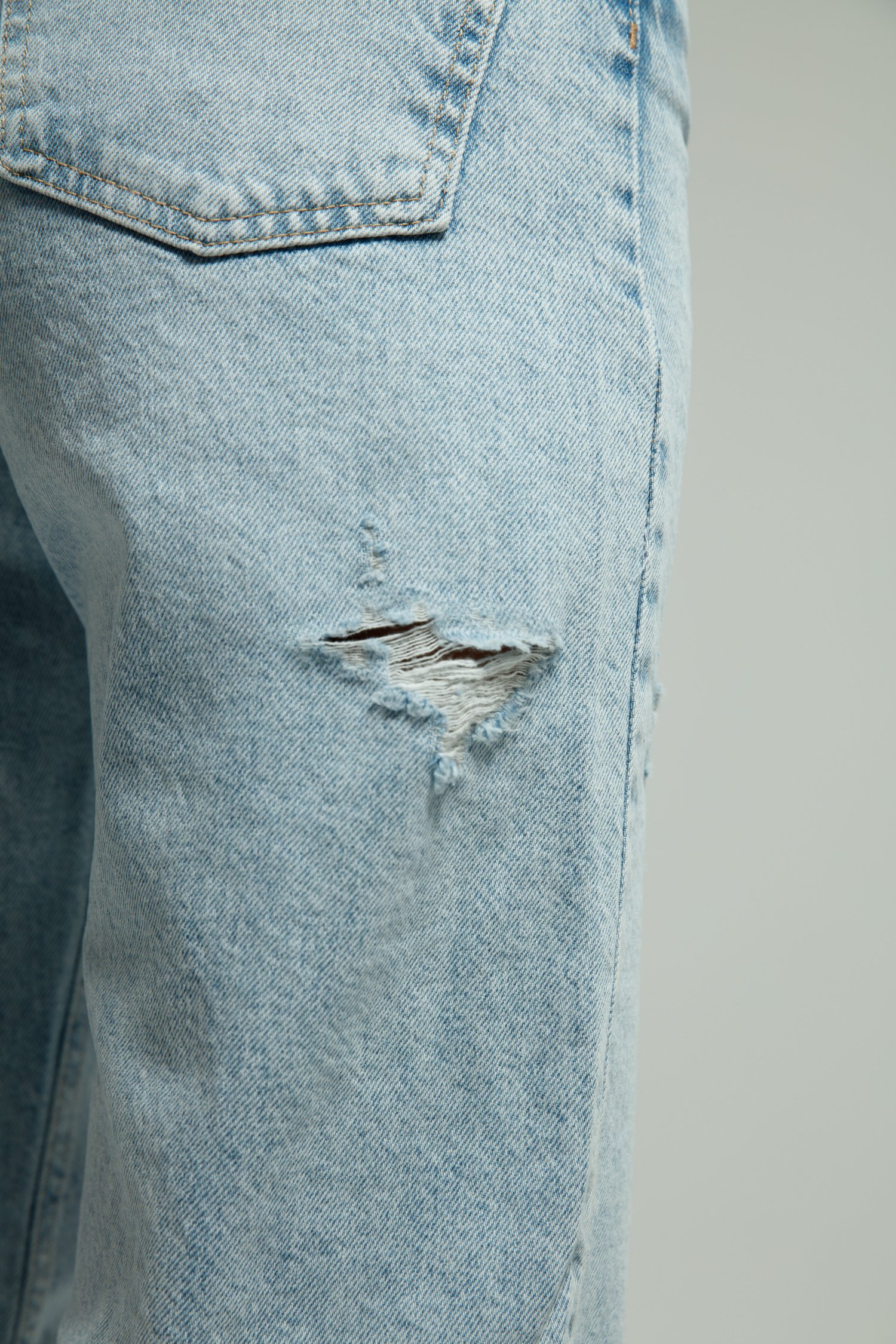 Buz Mavi Yırtıklı Straight Jean