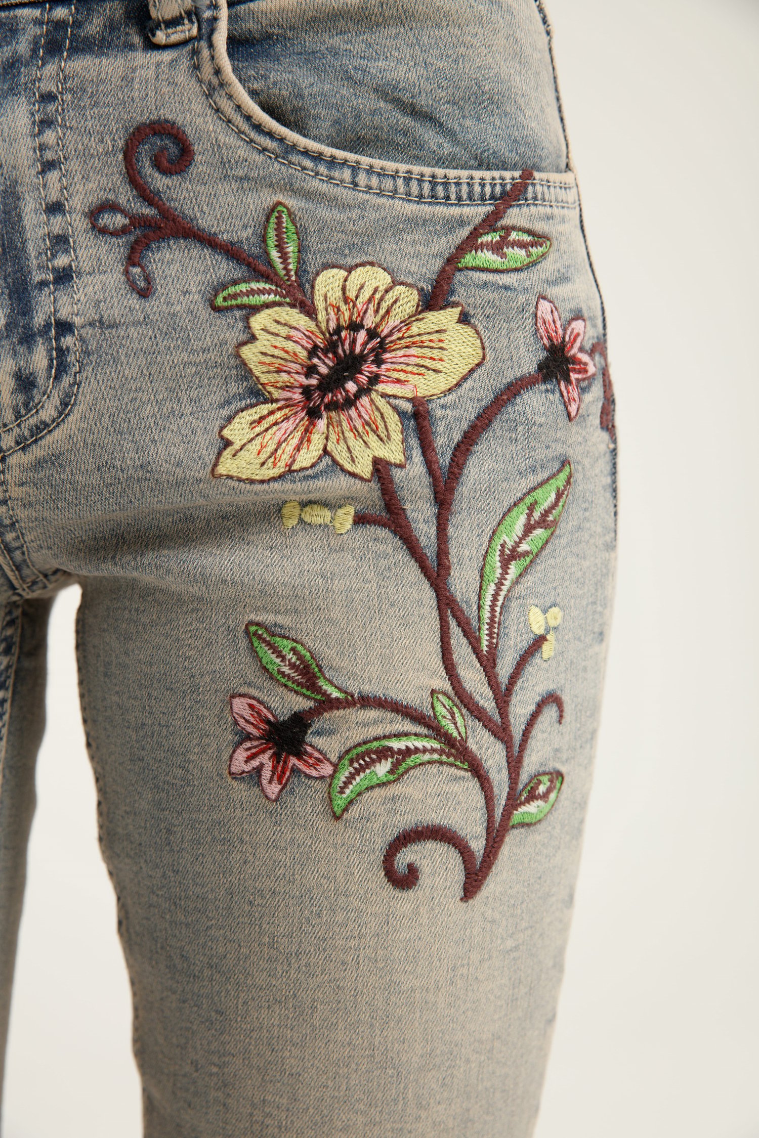 Çiçek Desenli Flare Jean