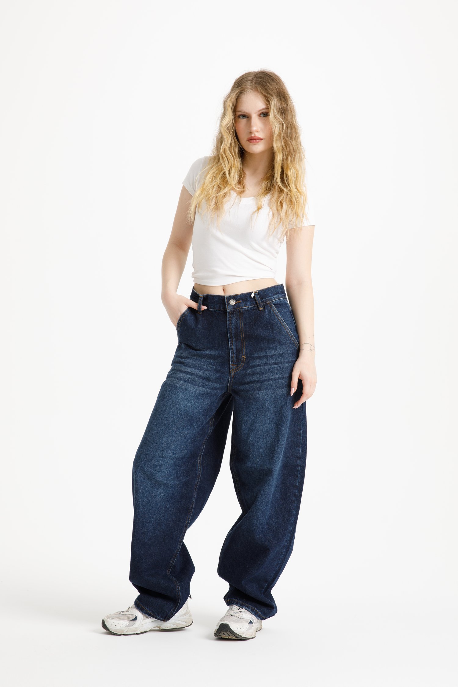 Koyu İndigo Taşlamalı Skater Jean
