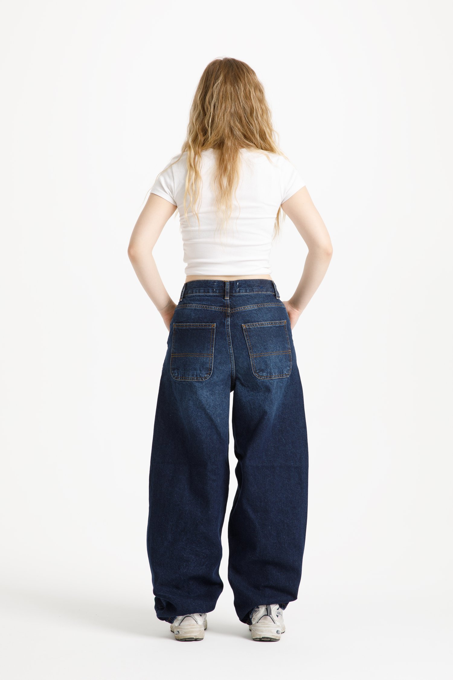 Koyu İndigo Taşlamalı Skater Jean