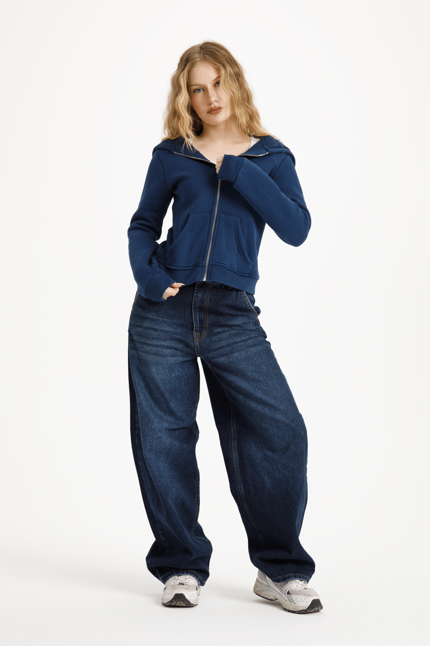 Koyu İndigo Taşlamalı Skater Jean