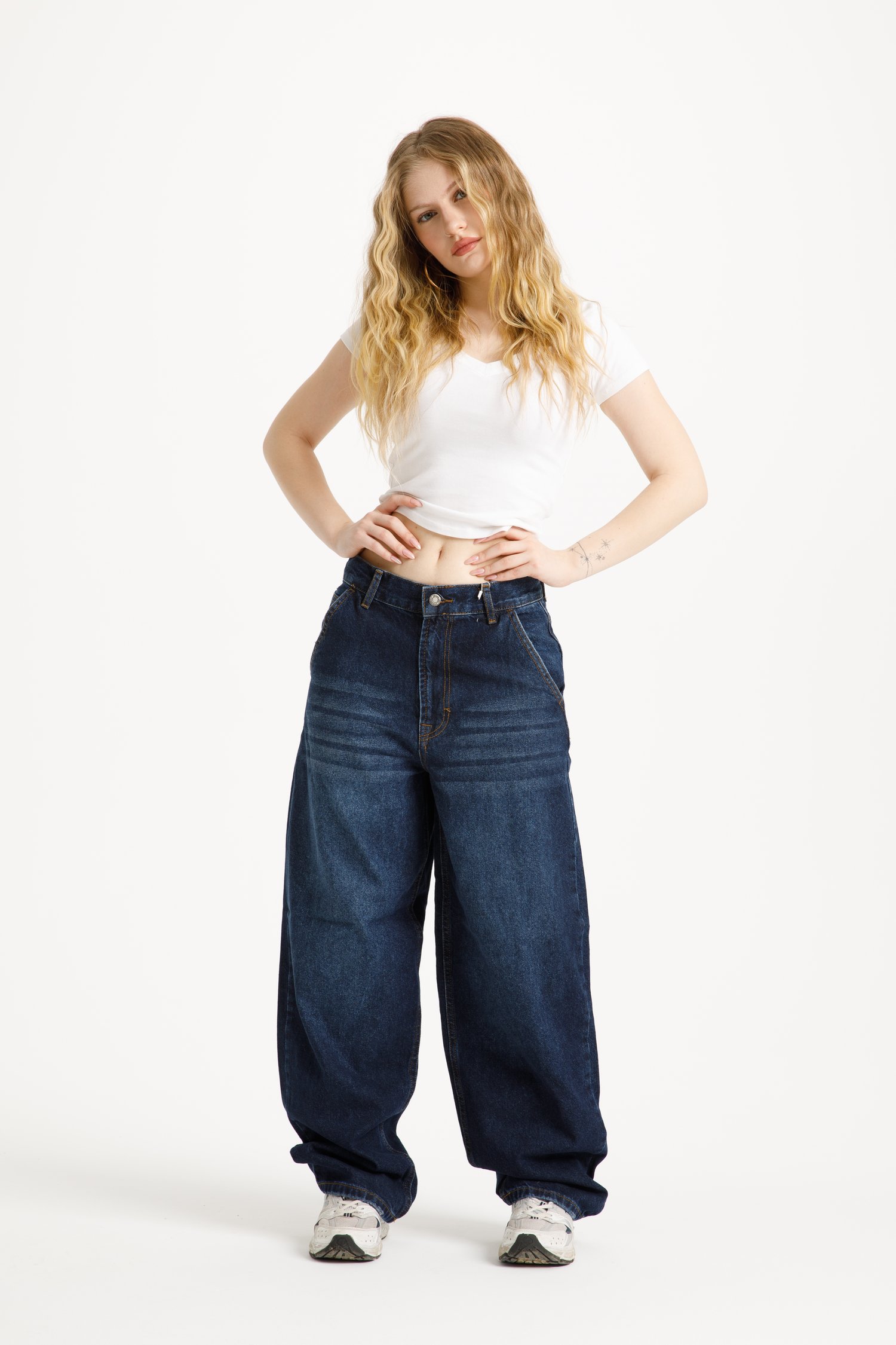 Koyu İndigo Taşlamalı Skater Jean