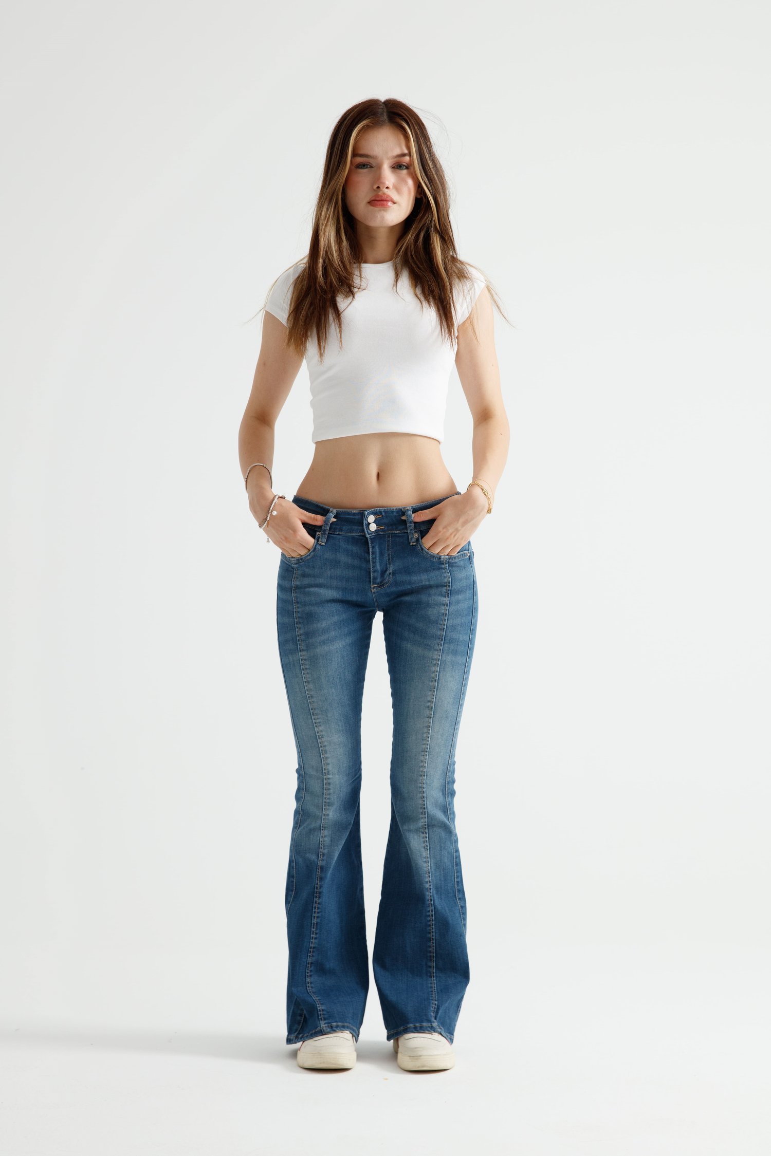 Mavi Yıkamalı Orta Bel Flare Jean