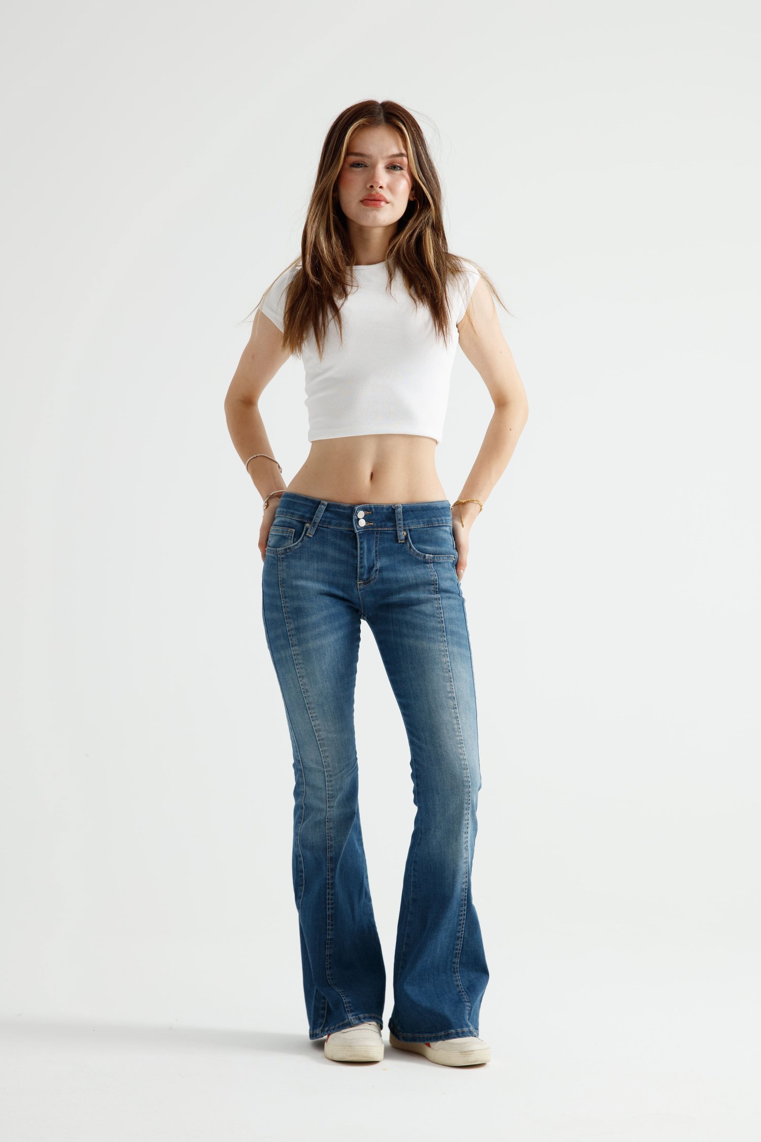 Mavi Yıkamalı Orta Bel Flare Jean