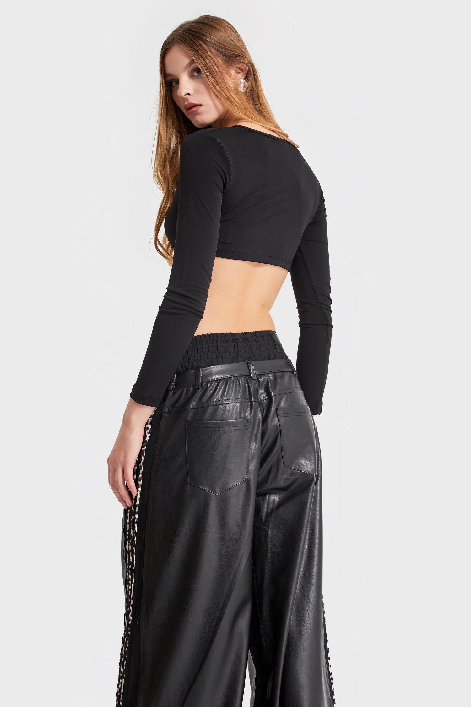 Siyah Uzun Kollu Premium Kumaş Crop-Top