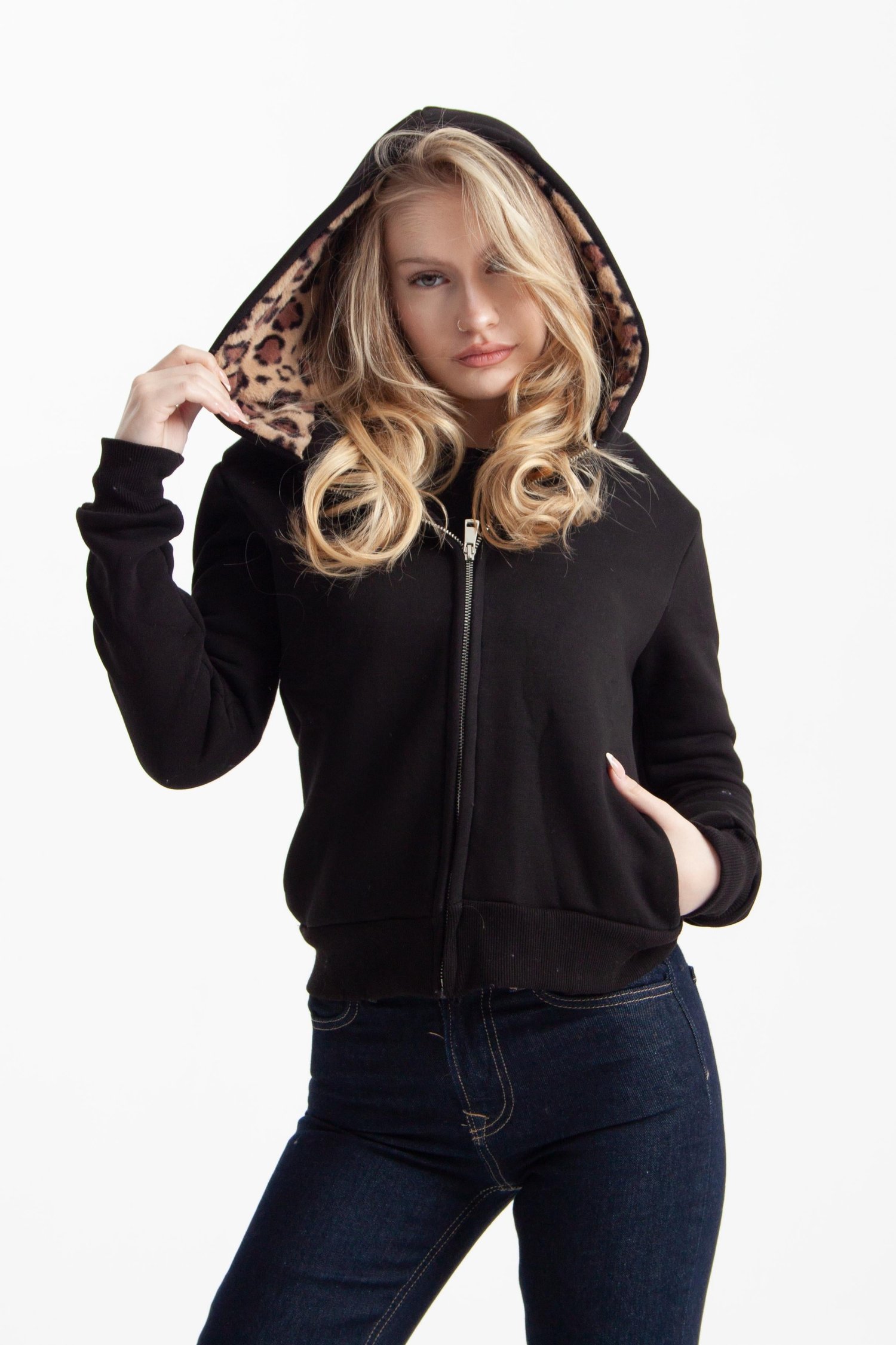 Siyah Vücuda Oturan Leoparlı Zip-Hoodie