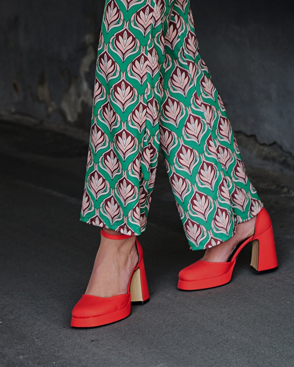 AMY KIRMIZI PLATFORM 