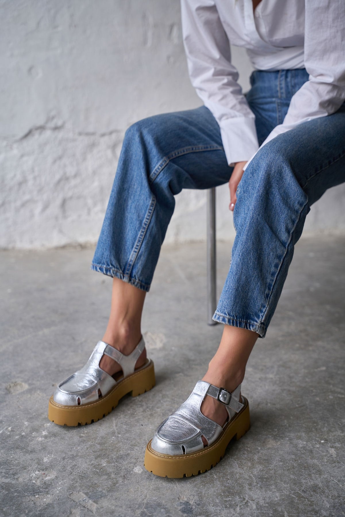 GODE GÜMÜŞ DERİ SANDALET 