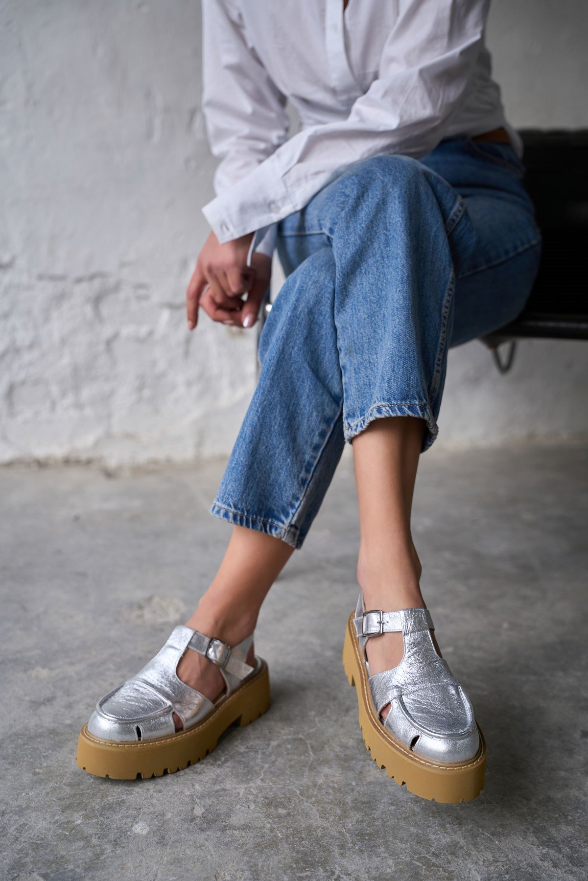 GODE GÜMÜŞ DERİ SANDALET 