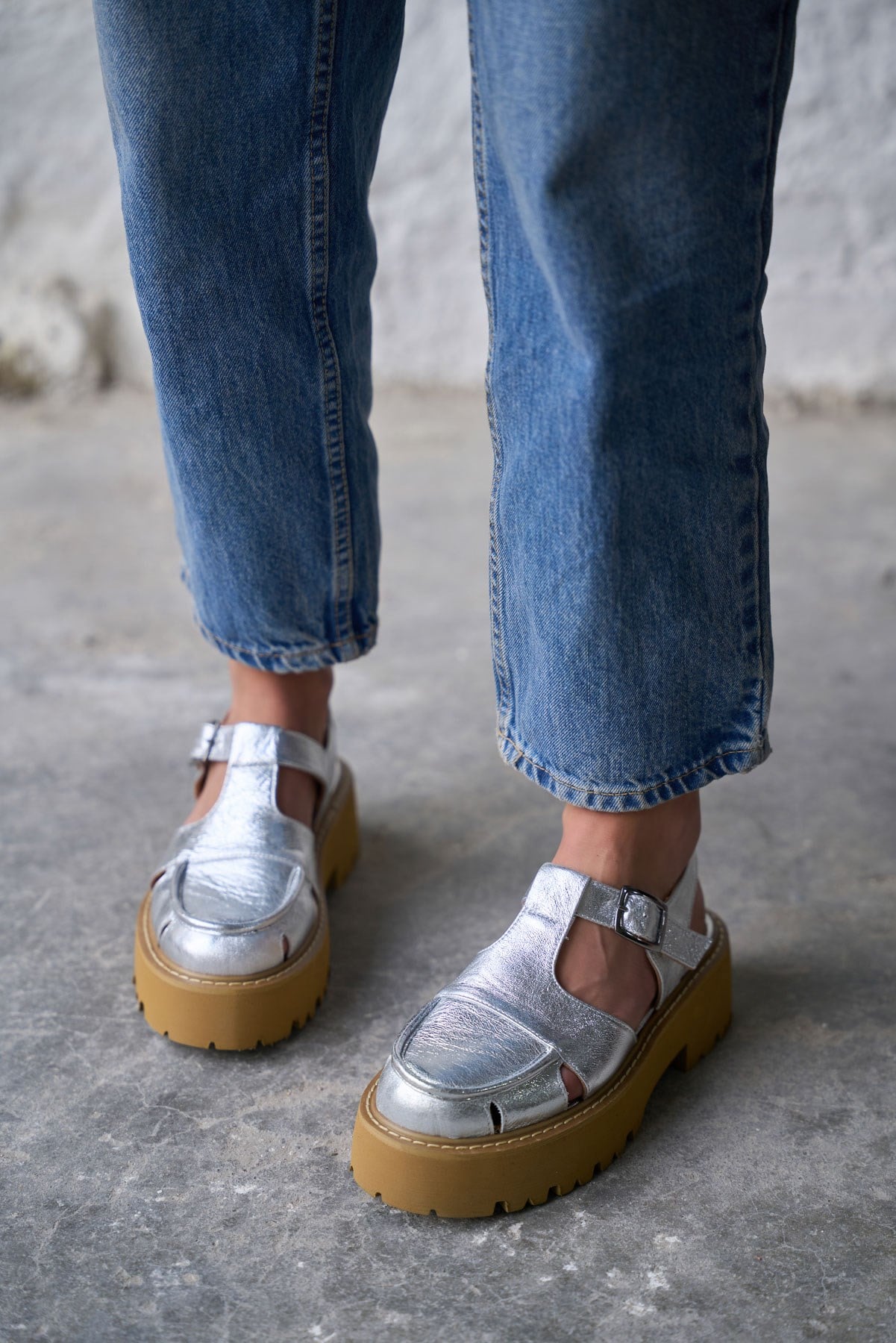 GODE GÜMÜŞ DERİ SANDALET 