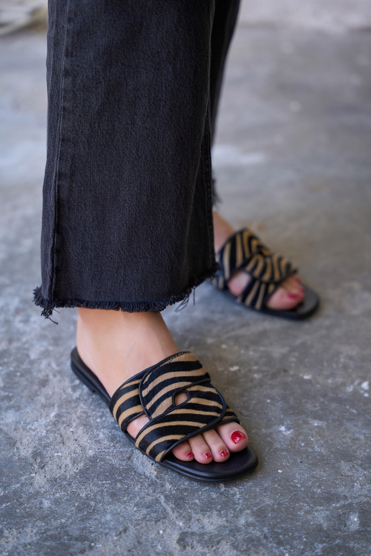 LİNEAR ZEBRA SÜET TERLİK