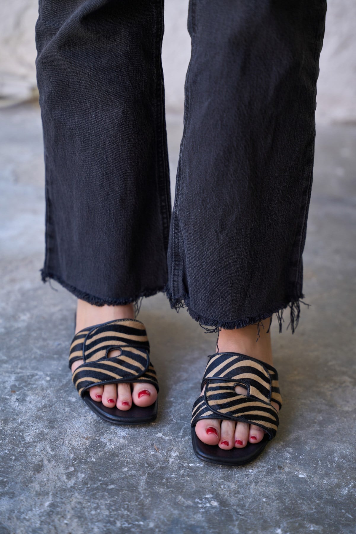 LİNEAR ZEBRA SÜET TERLİK