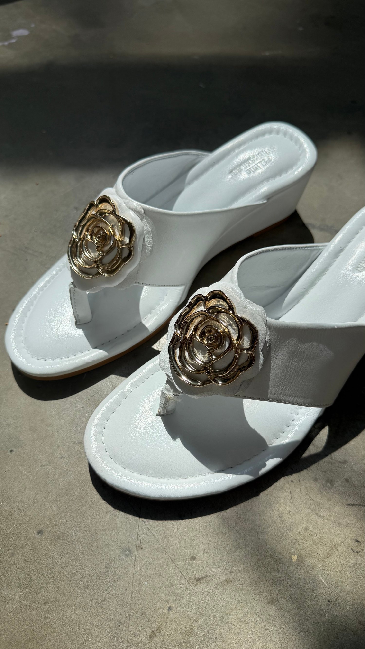 PİLLAR BEYAZ DERİ TELRİK