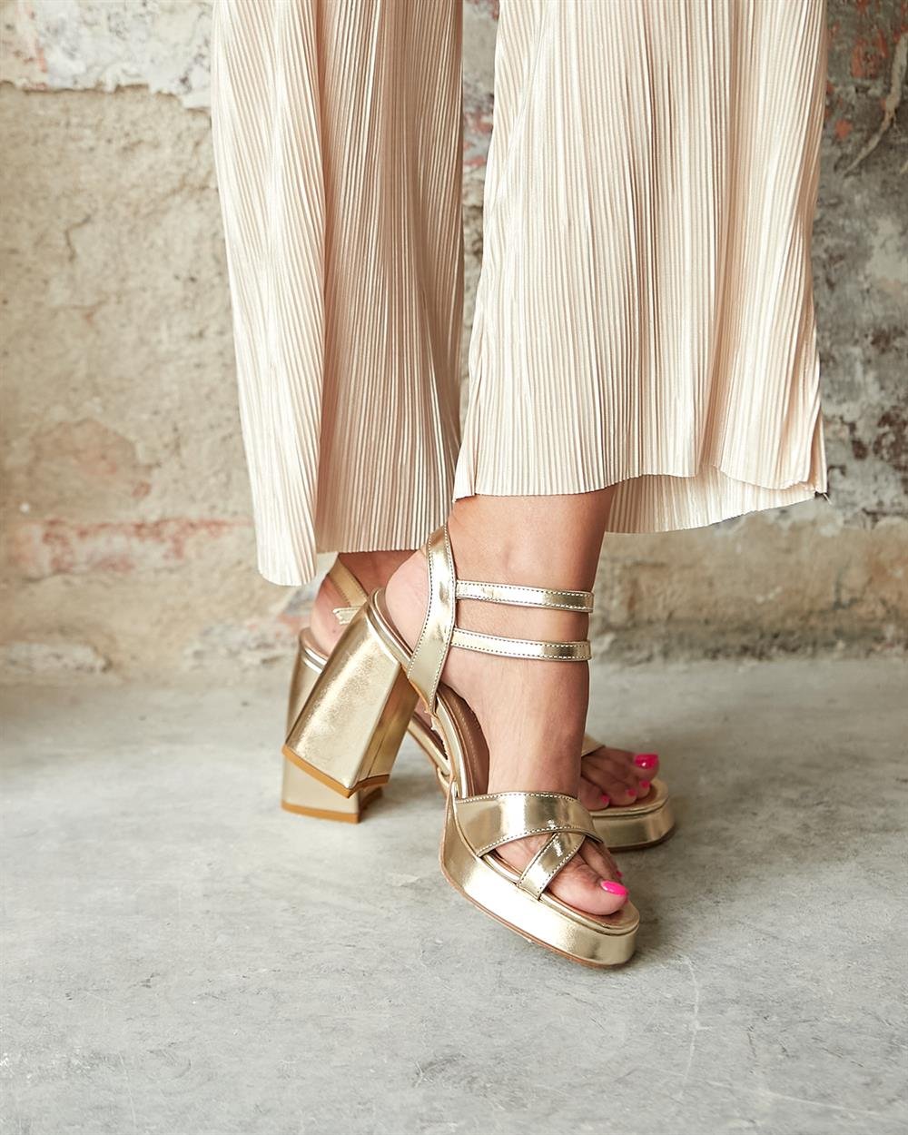 SHAKER GOLD PLATFORM 