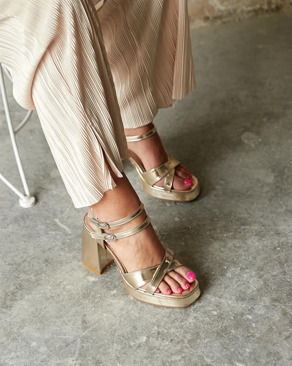 SHAKER GOLD PLATFORM 