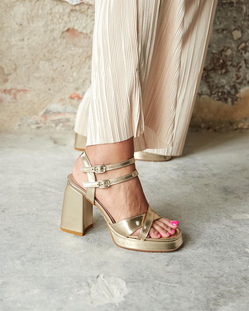 SHAKER GOLD PLATFORM 