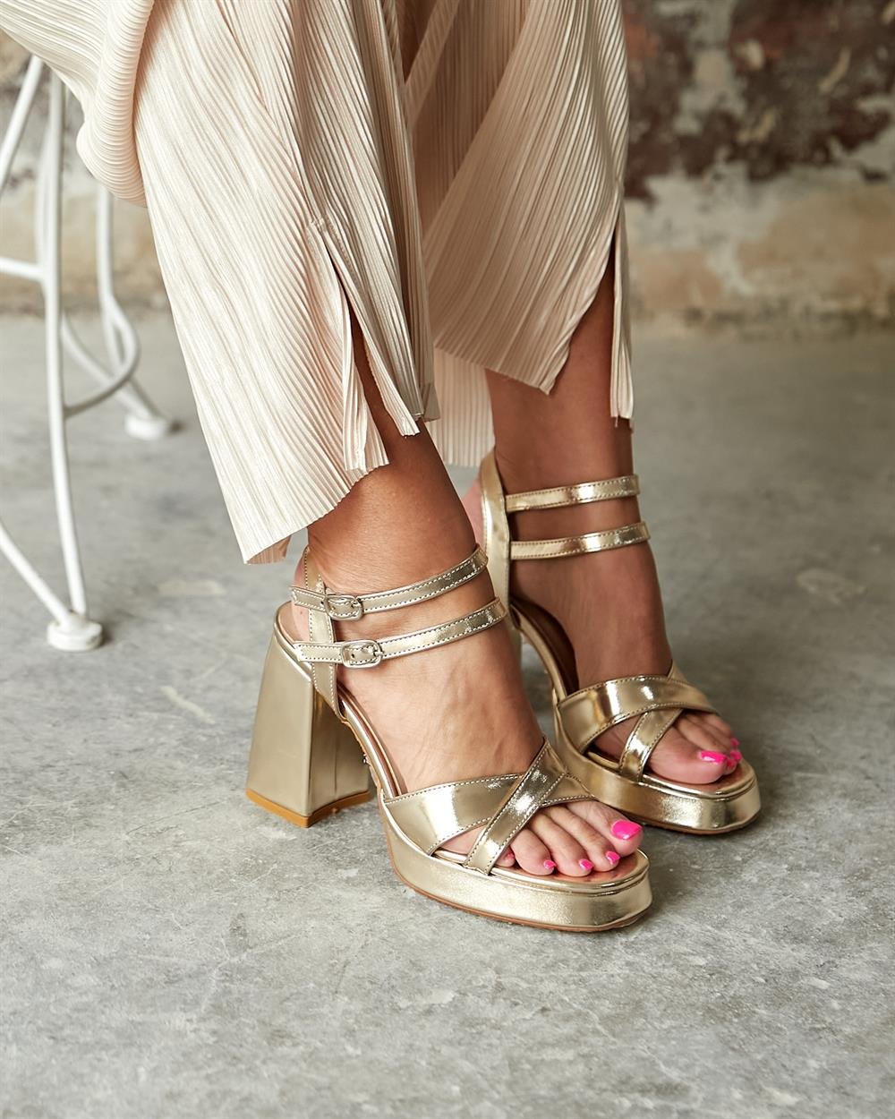 SHAKER GOLD PLATFORM 