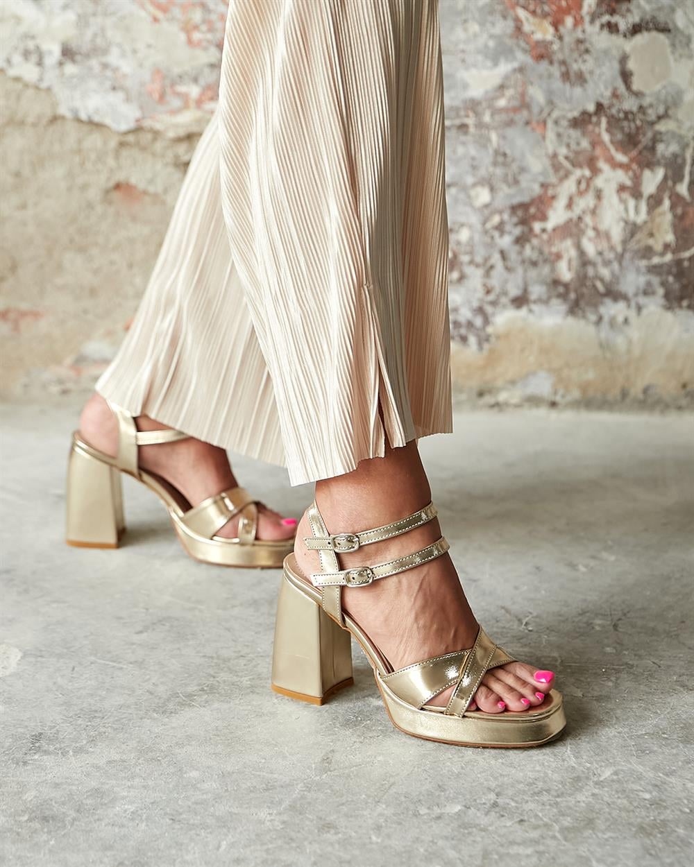 SHAKER GOLD PLATFORM 