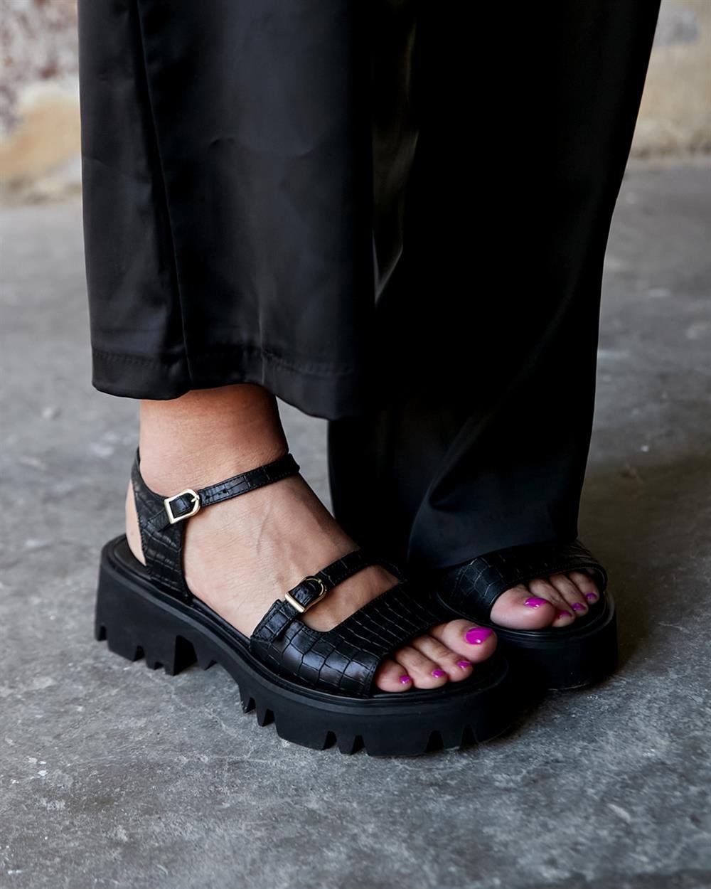 TATİA SİYAH KROKO SANDALET 