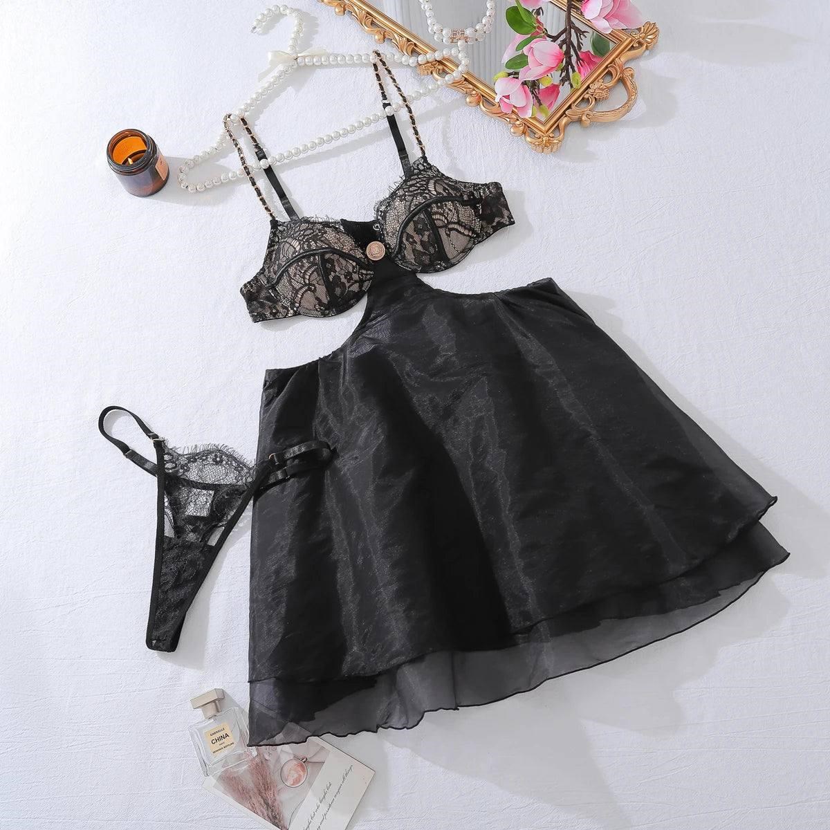 ETHEREAL BLACK ŞEFFAF DETAYLI GECE ELBİSESİ