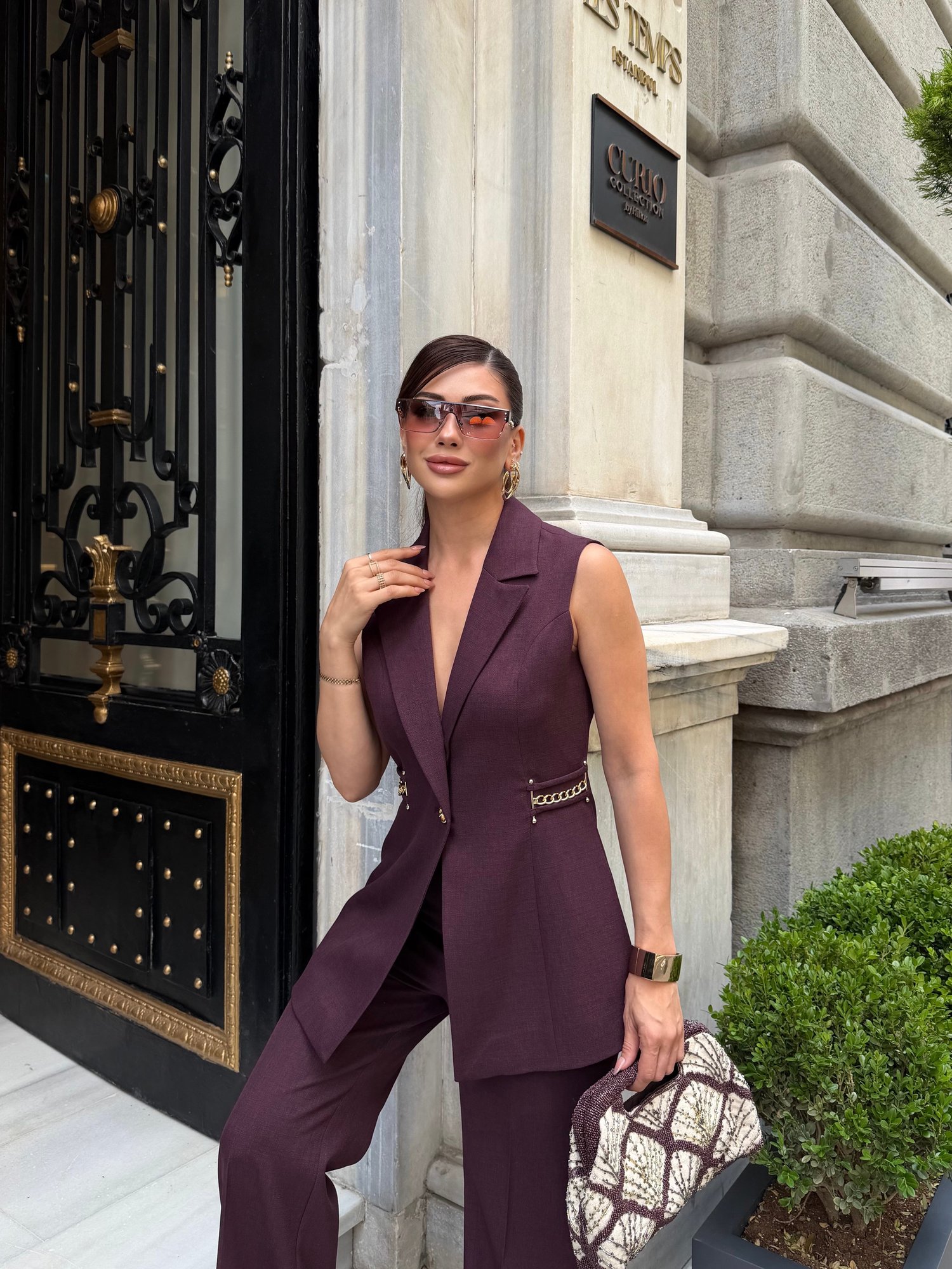 Aksesuar Detaytlı Keten Yelek Takım Bordo