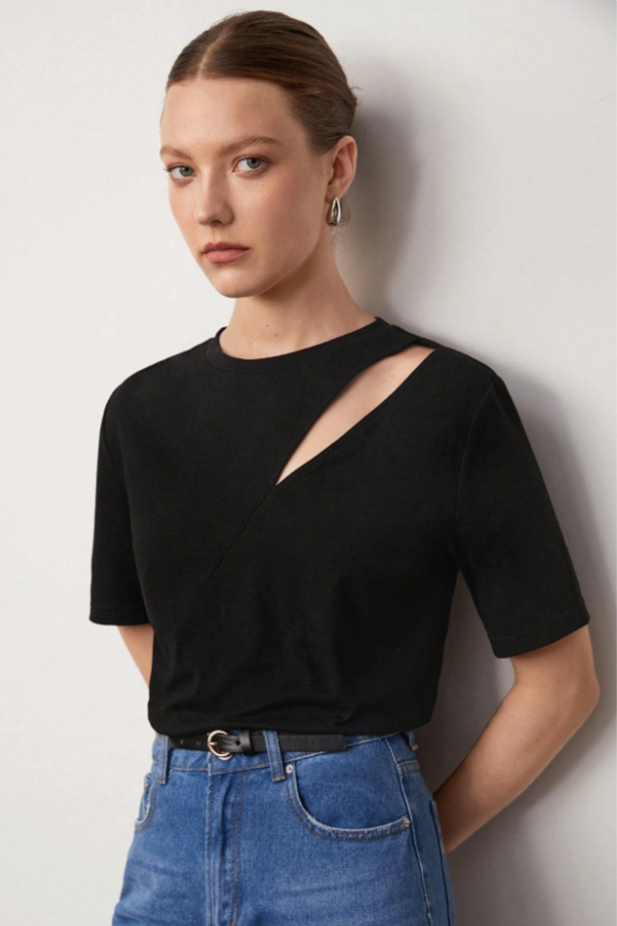 COOL TARZT-shirtTSH-SS25-112-Siyah-XLOmuz Dekolteli Basic Kadın Tişört – Modern Kesim Günlük Bluz