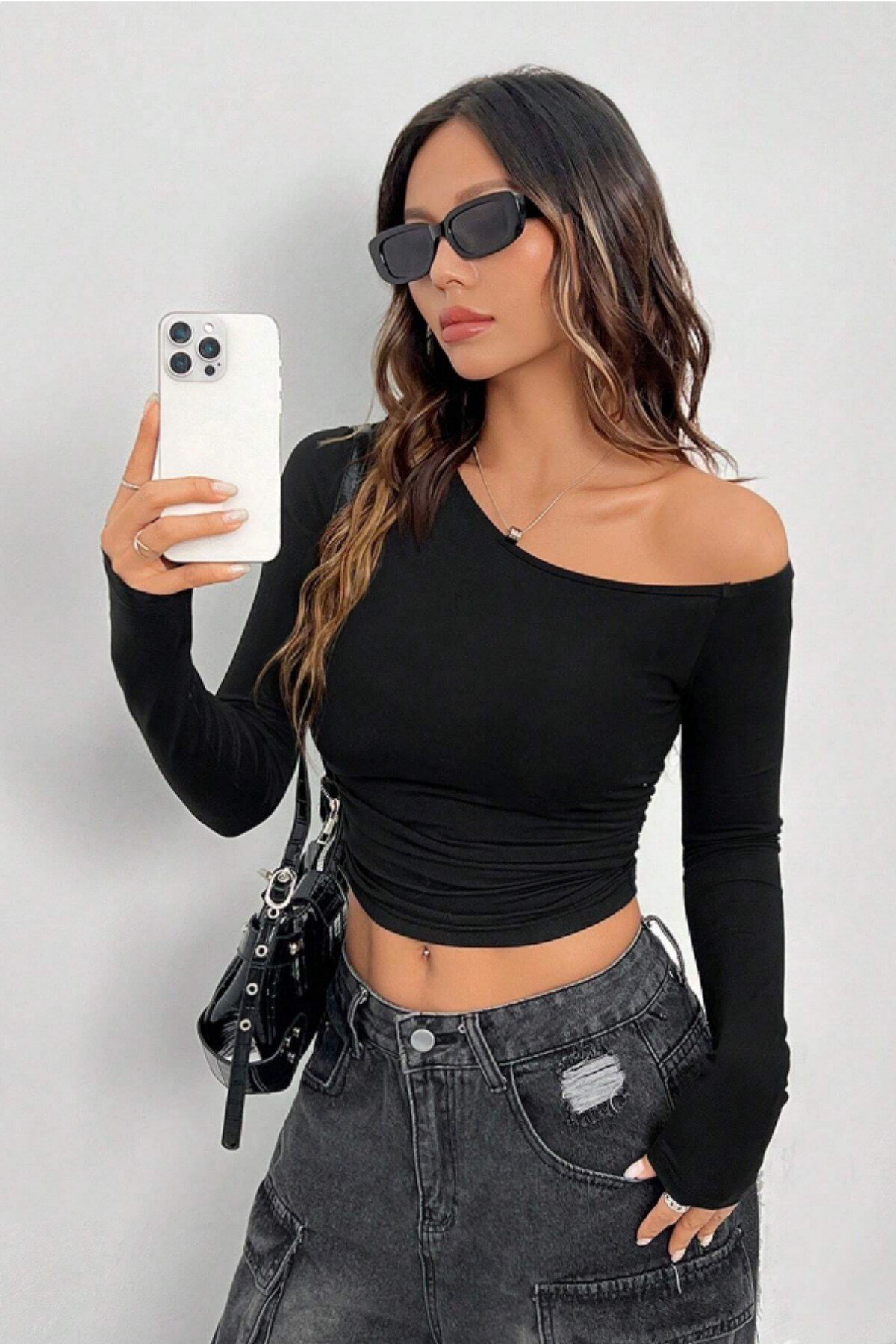 Tarz CoolCropASMYKTST025R01Kadın Asimetrik Yaka Uzun Kollu Crop T-Shirt Beyaz