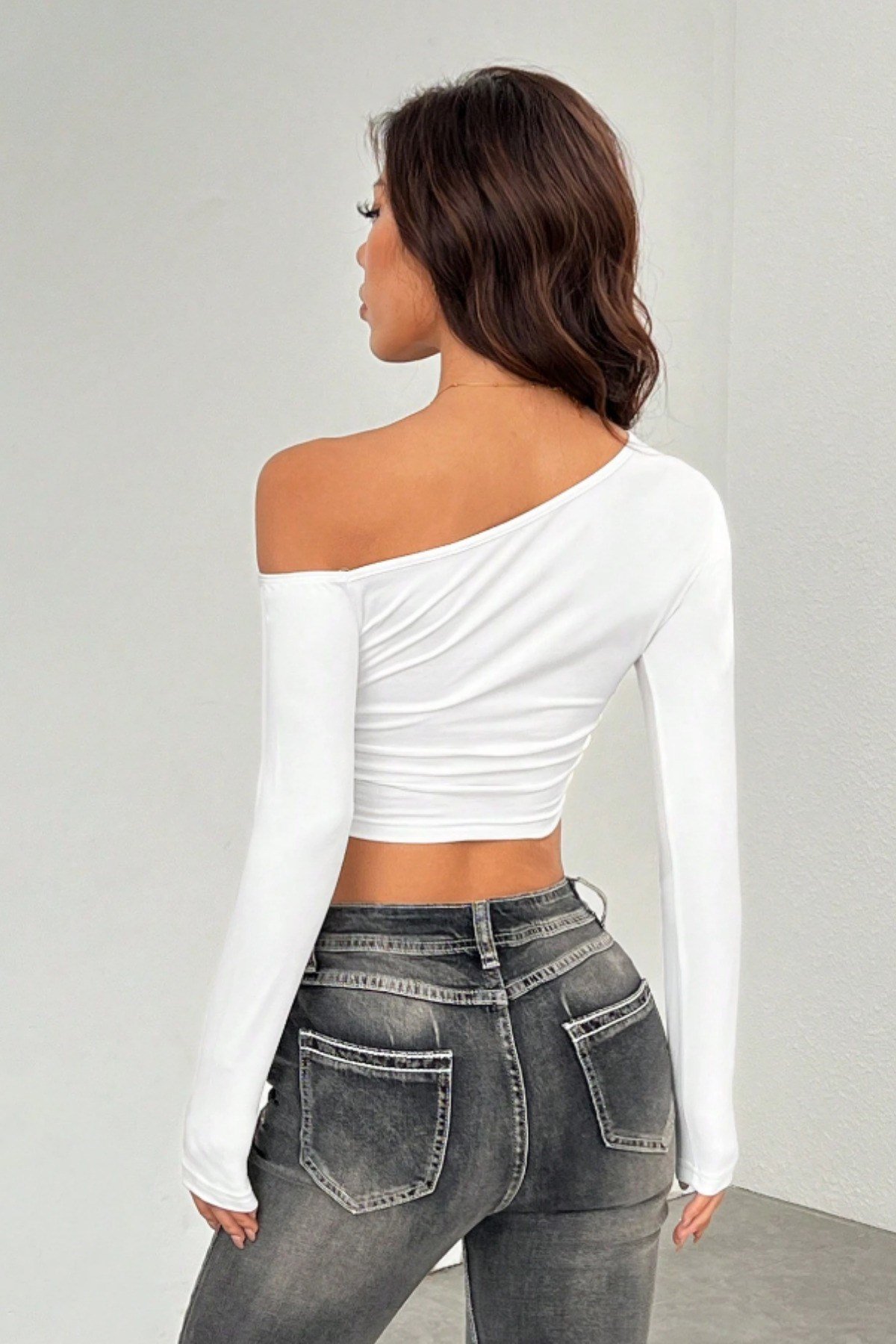 Tarz CoolCropASMYKTST025R01Kadın Asimetrik Yaka Uzun Kollu Crop T-Shirt Beyaz