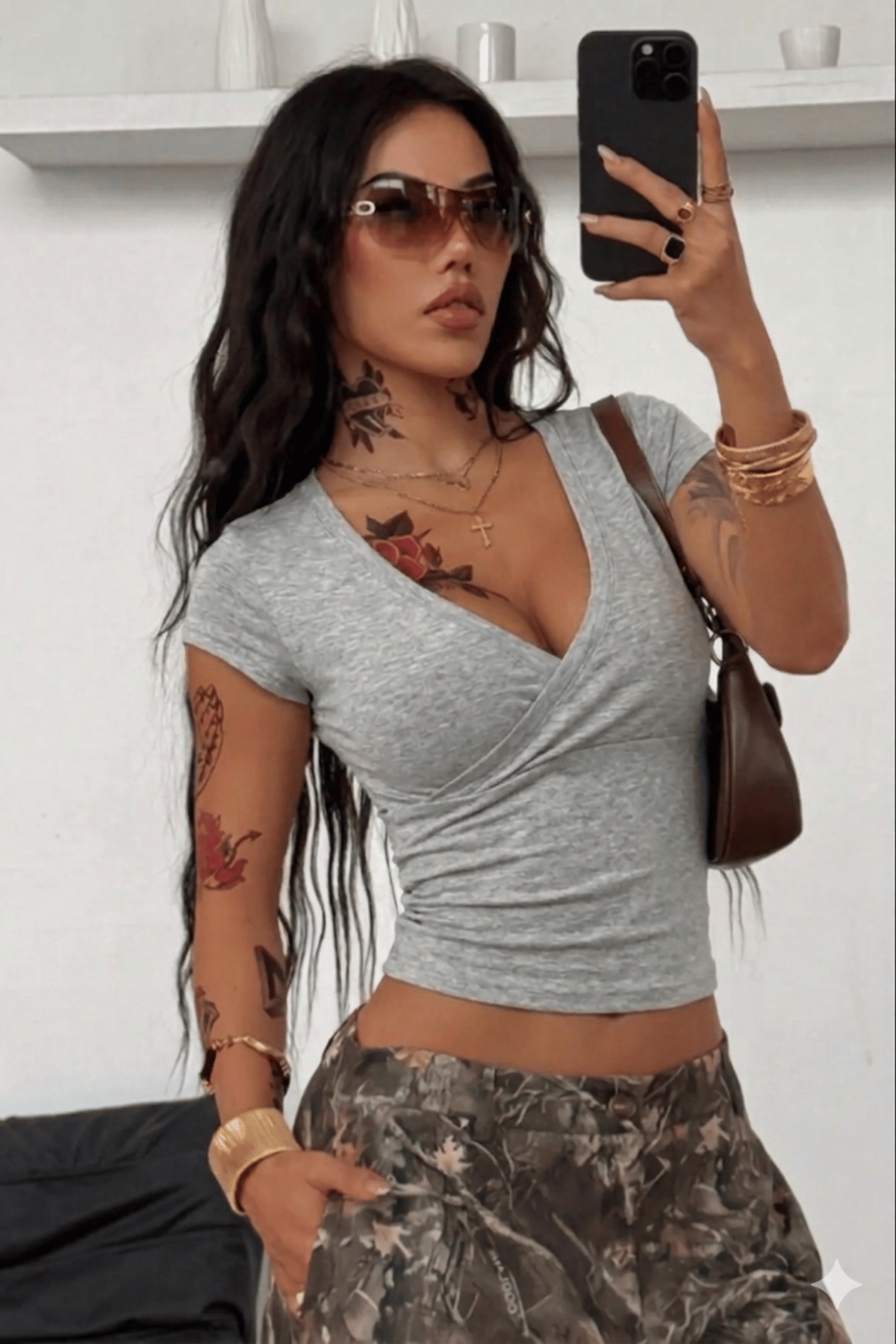 Tarz CoolCropTSH-KRV-26BYZKadın V Yaka Kruvaze Detaylı Kısa Kollu Slim Fit Crop Tişört
