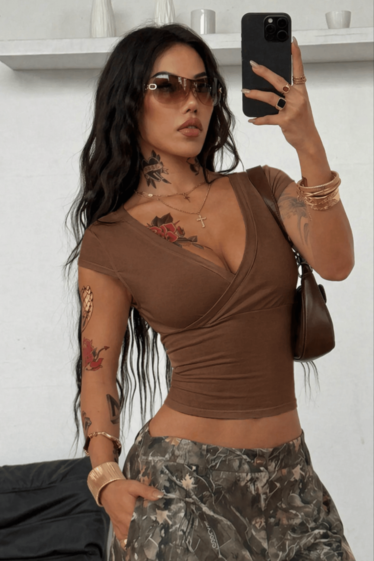 Tarz CoolCropTSH-KRV-26BYZKadın V Yaka Kruvaze Detaylı Kısa Kollu Slim Fit Crop Tişört