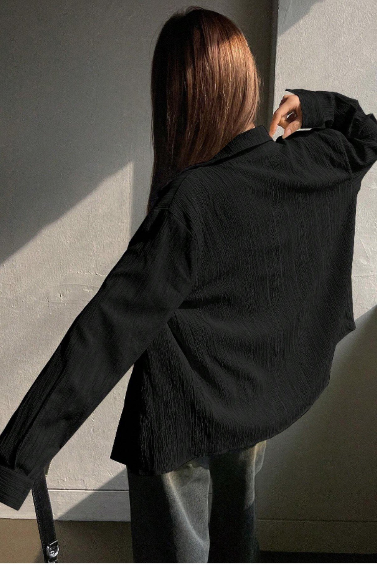 Tarz CoolGömlekKDNBRMCG025R01Kadın Oversize Geniş Kesim Bürümcük Pens Detaylı Uzun Kollu Dokulu Gömlek