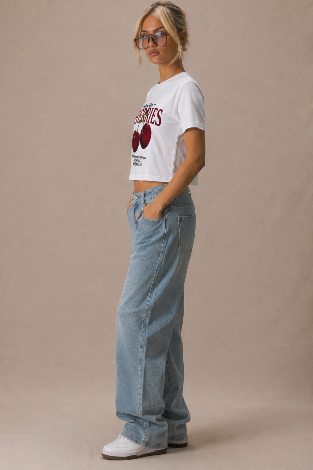 Tarz CoolT-shirtCHRY-1001-Beyaz-MKadın Cherry Baskılı Crop Tişört Relax Kalıp Bisiklet Yaka %100 Pamuk Süprem Kısa Kollu T-Shirt