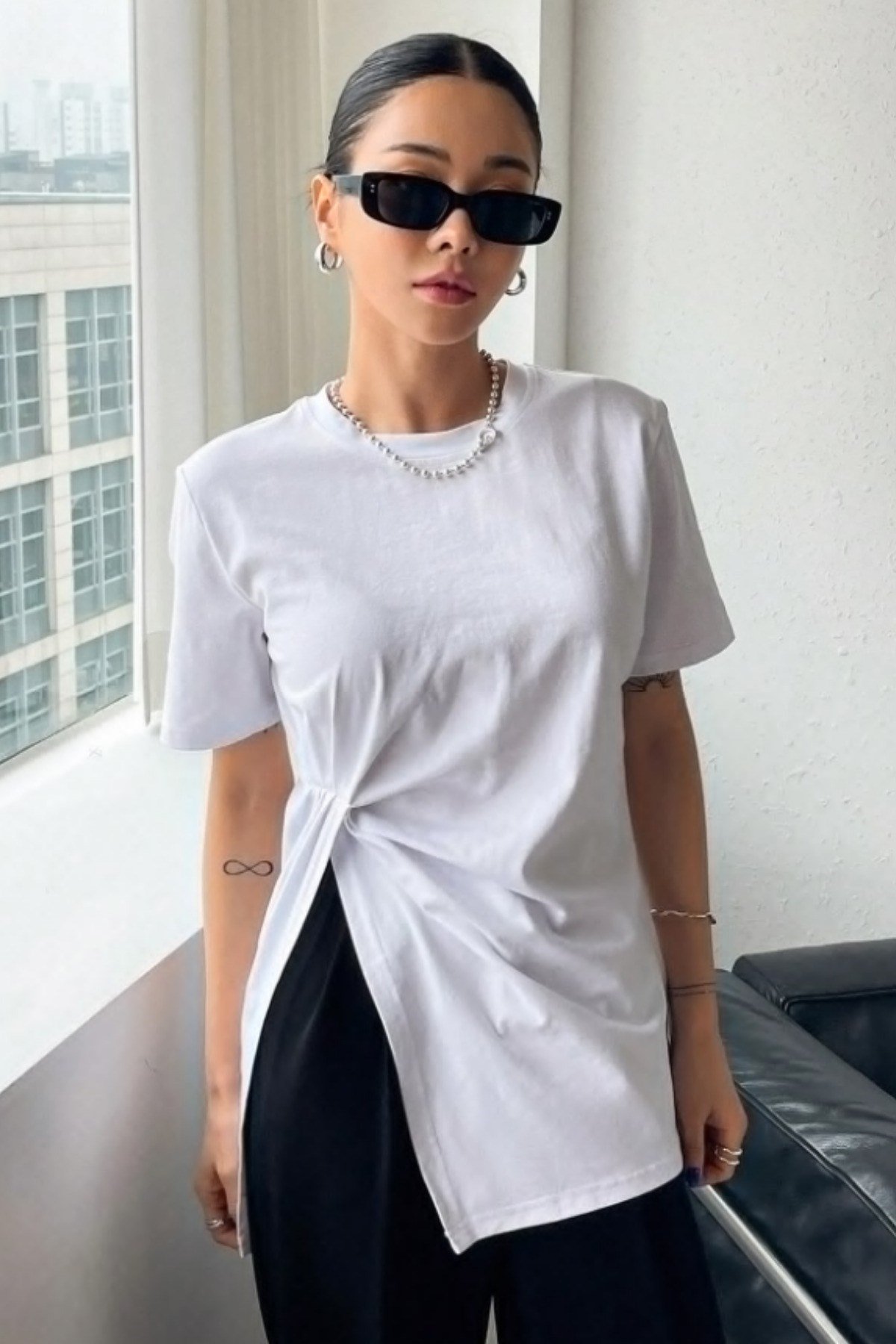 Tarz CoolT-shirtTC-ASMT-001-SY-XLKadın Asimetrik Tişört Yırtmaçlı Basic Oversize Kısa Kollu Modern Şık T-Shirt