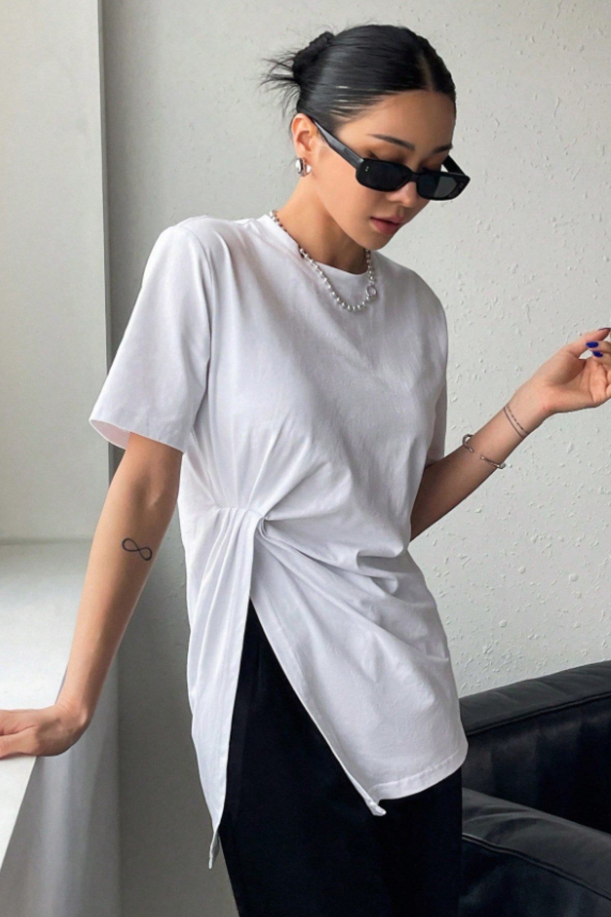 Tarz CoolT-shirtTC-ASMT-001-SY-XLKadın Asimetrik Tişört Yırtmaçlı Basic Oversize Kısa Kollu Modern Şık T-Shirt
