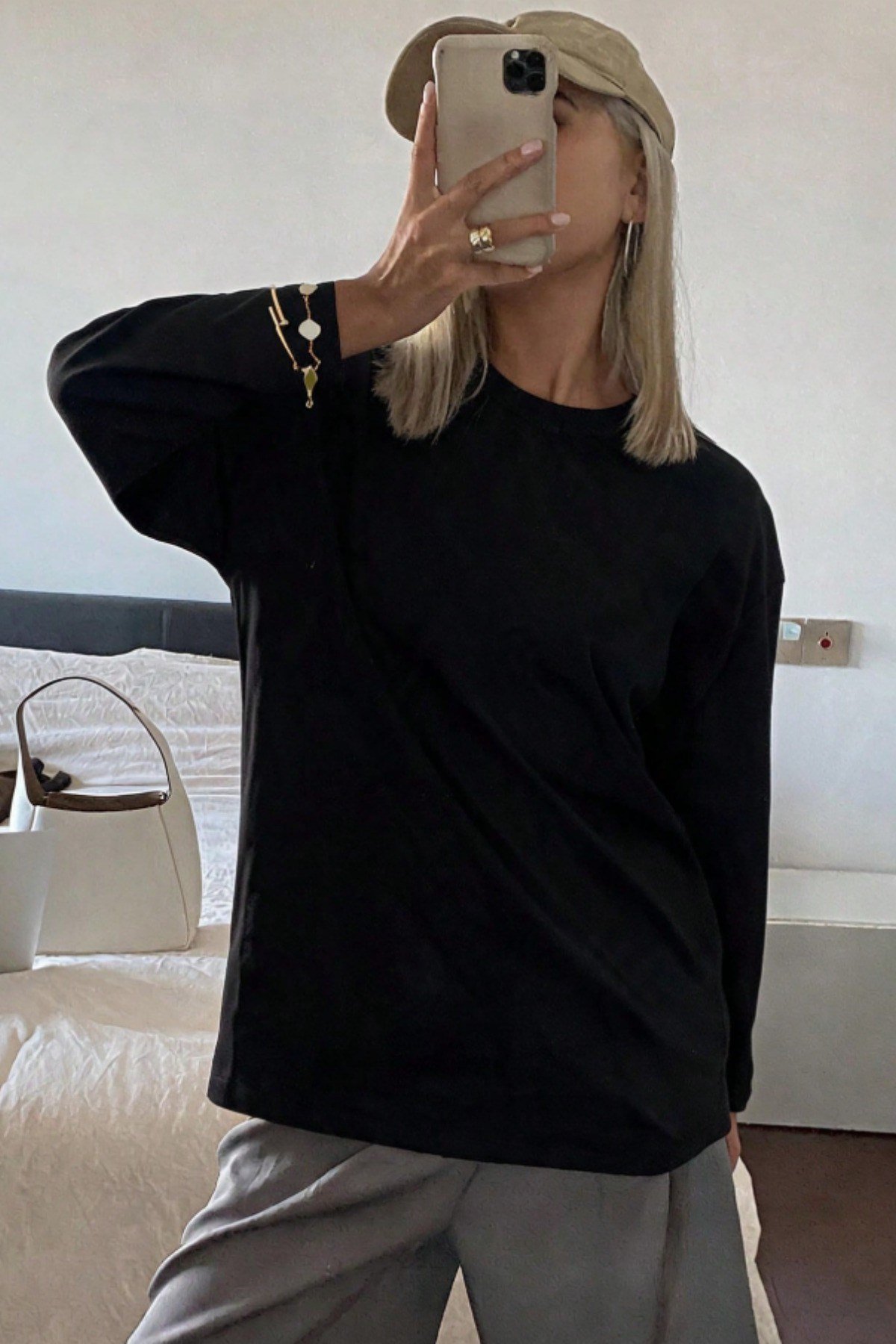 Tarz CoolT-shirtTC-KUT-260702-Beyaz-SKadın Oversize Basic Uzun Kollu Tişört %100 Pamuk Süprem Bisiklet Yaka Rahat Kalıp